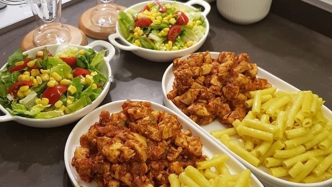 Yemeklerinizin yanında salata ekliyor musunuz, sever misiniz?