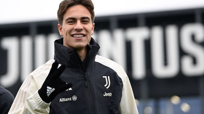 Juventus’ta forma giyen ve TikTok’ta kızların çok beğendiği 18 yaşındaki Türk futbolcu Kenan Yıldız’ı yakışıklı buluyor musunuz?