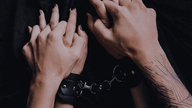 Seks esnasında ellerinizin bağlanması ya da partnerinizi bağlamak hoşunuza gider mi?