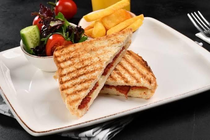 Tostla çay mı, ayran mı sizin için ayrılmaz ikilidir?