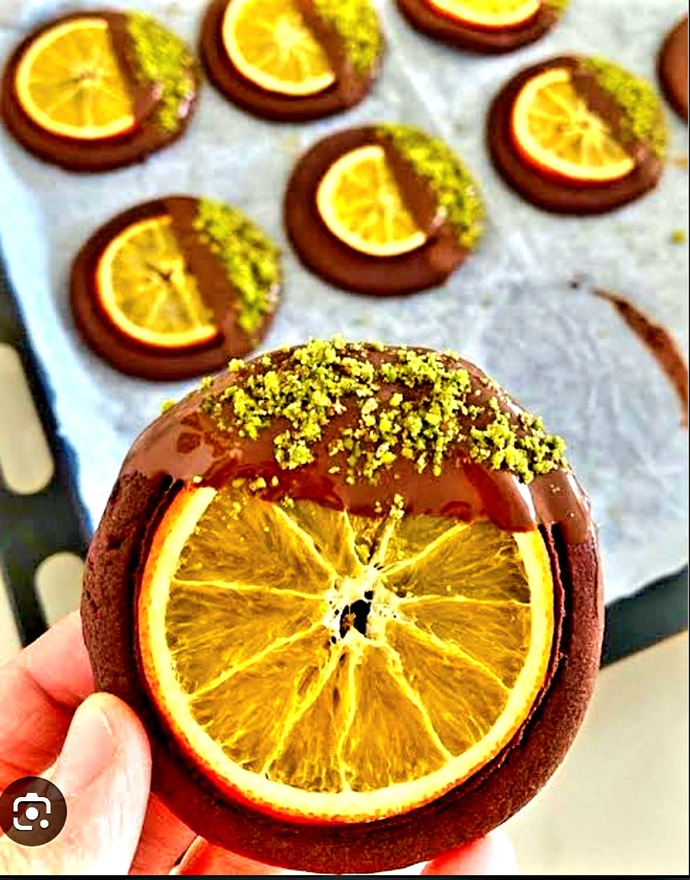 Sizce kakaolu portakallı kurabiye mi yapayım yoksa portakallı kek mi?
