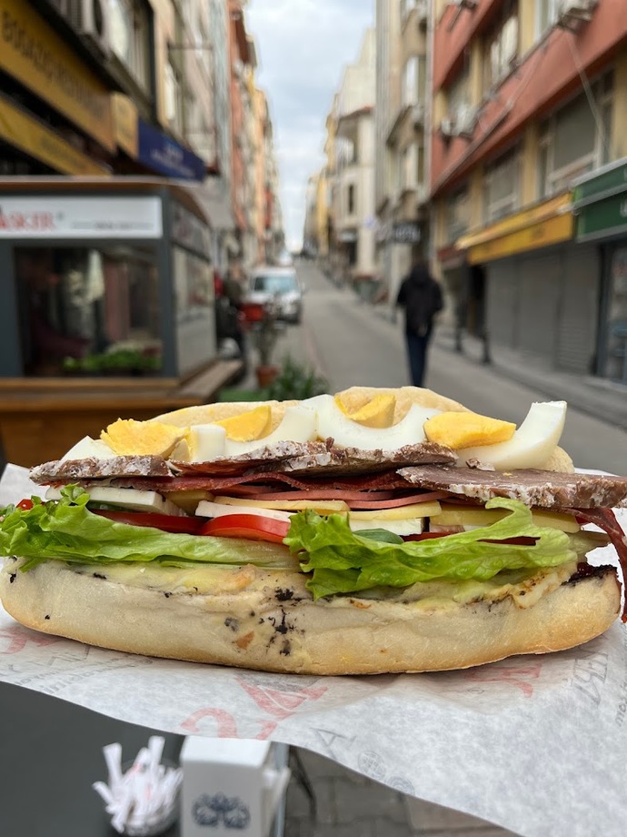Hamburger ve pizzayı sevdiğiniz gibi son zamanlarda popüler olan soğuk sandviçide seviyor musunuz?