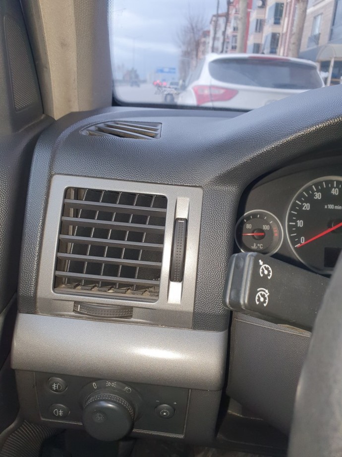 Arabası olan arkadaşlar arabanız da otomatik far özelliği var mı?