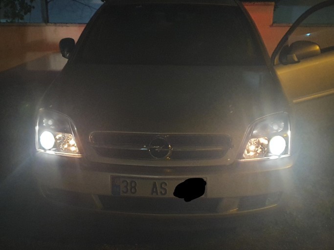 Arabası olan arkadaşlar arabanız da otomatik far özelliği var mı?