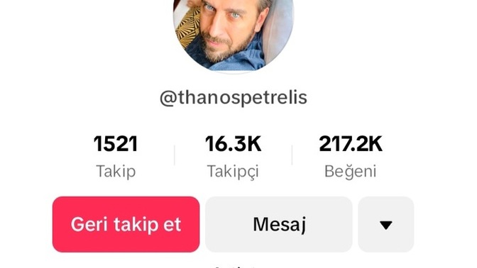 Ünlü yunan sanatçı bana mı yürüyor?