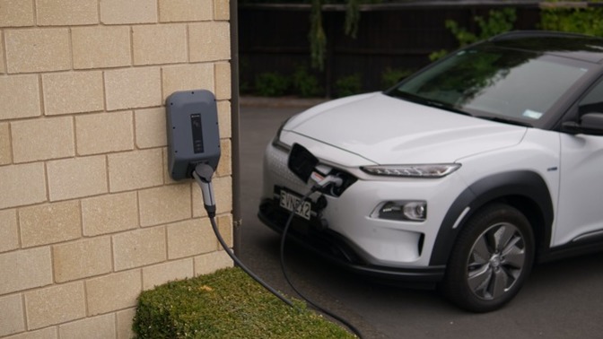 Sizce kaç yıl sonra akaryakıtlı arabalar yerine piyasada sadece elektrikli arabalar olacak?