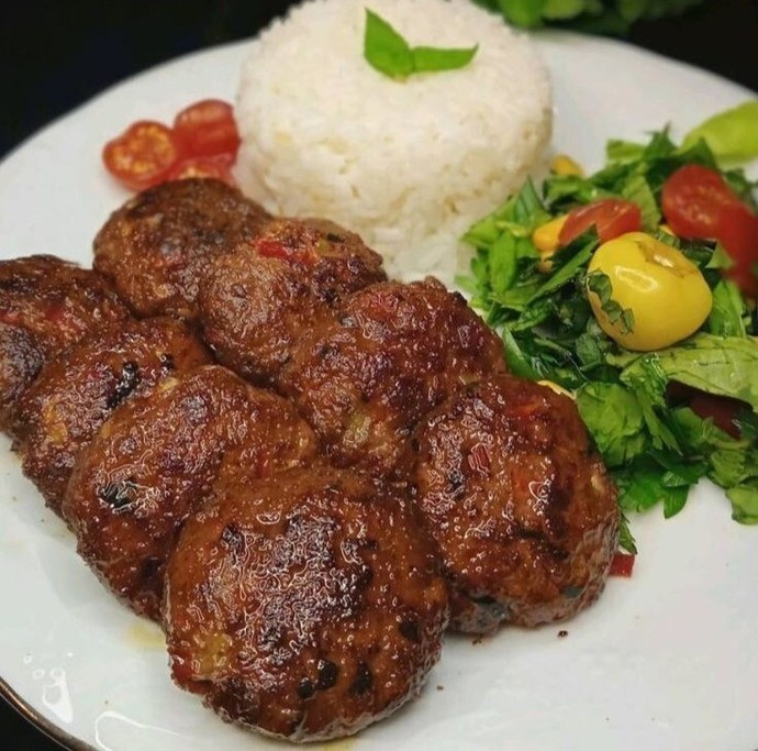 Köfte yanına pilav mı yoksa makarna mı yakışıyor?
