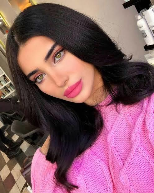 Pembe giyinen ve seven illa aşko kuşko mu oluyor?
