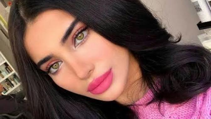 Pembe giyinen ve seven illa aşko kuşko mu oluyor?