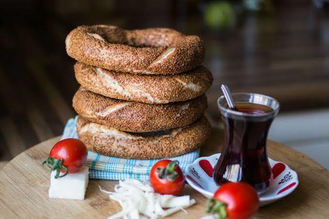 Yaşadığım ilde 100 gram simit 13 TL oldu! Simit ve çay ikilisini alabilmek bu gidişle lüks olur mu?