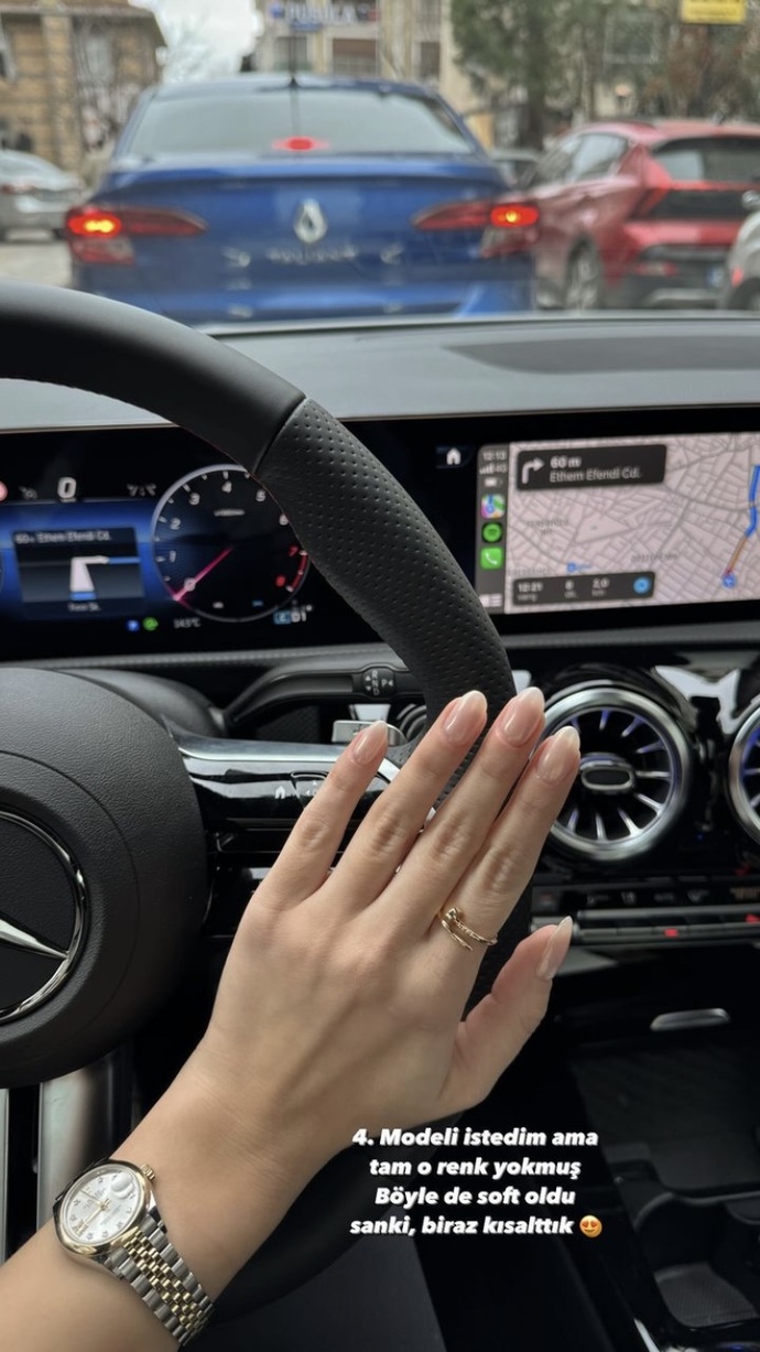 Bu araba mercedesin hangi modeli?