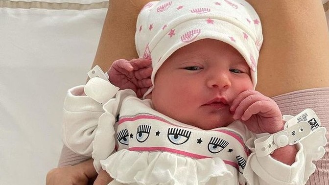 Yenidoğan bebekler ince mi giyindirilmeli?