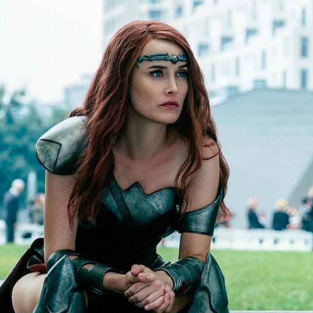 Filmlerdeki/Dizilerdeki karakterlerden hoşlanmak saçma mı?
