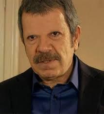 Kalıcı tek kaşlı olmak ile hiç kaşsız olmak arasında bir seçim yapmak zorunda kalsanız hangisini seçerdiniz?