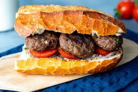 Köfte ekmek mi, balık ekmek mi?