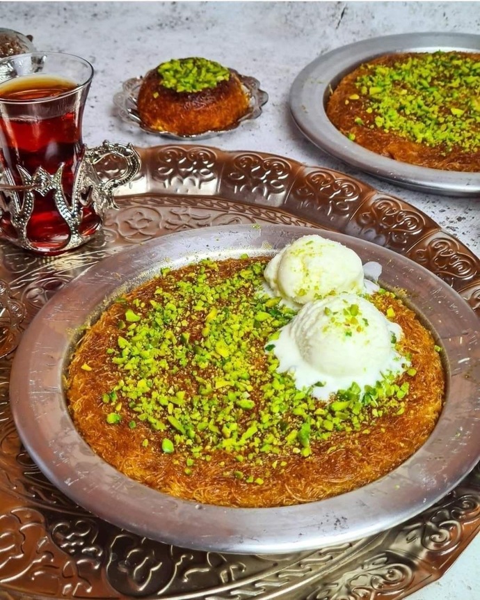 Doğum gününde pasta yerine künefe yaptırmak sizce nasıl?