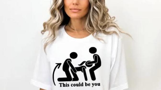 Üzerinde böyle bir t-shirt olan birini görseniz i̇lk tepkiniz ne olurdu?