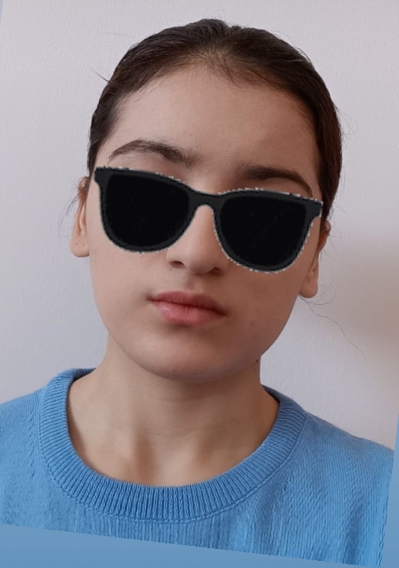 İş cvme çekmiştim. Tabi fotoğraf böyle dönük değil😀 Saçlar o kadar uğraştım yine çıkıyordu neyse🙂 gifte çok iyi gözlüklere gel bvjhbdbc