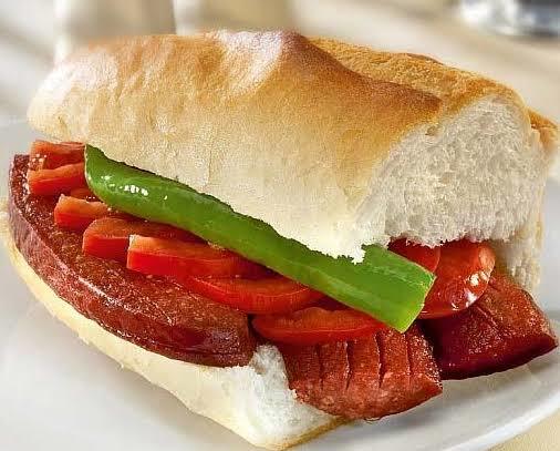 Sucuk ekmek mi köfte ekmek mi?