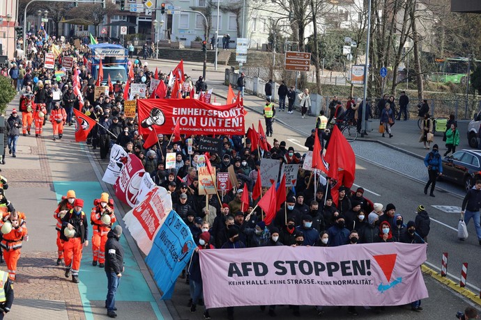 Almanyada sağcı AfDye karşı kitlesel protestolar hakkında ne düşünüyorsunuz?