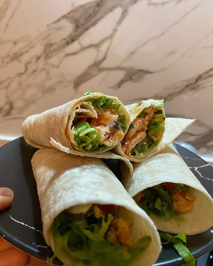 Tavuk sandviçin yanına köpüklü ayran mı gider, buz gibi kola mı?
