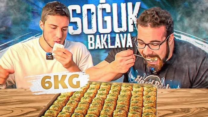 Bir oturuşta 6 kilo soğuk baklava yediler! Siz bir oturuşta en fazla kaç tane baklava yiyebilirsiniz?