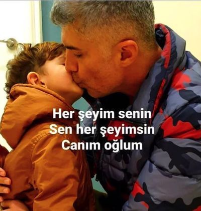 Özcan Deniz oğlunu dudağından öptü