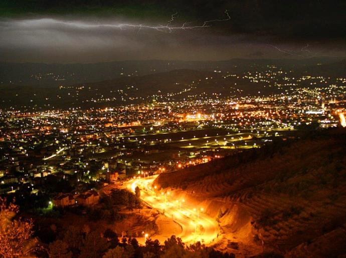 Bulunduğunuz şehrin manzarası gece mi daha güzel oluyor yoksa gündüz mü?