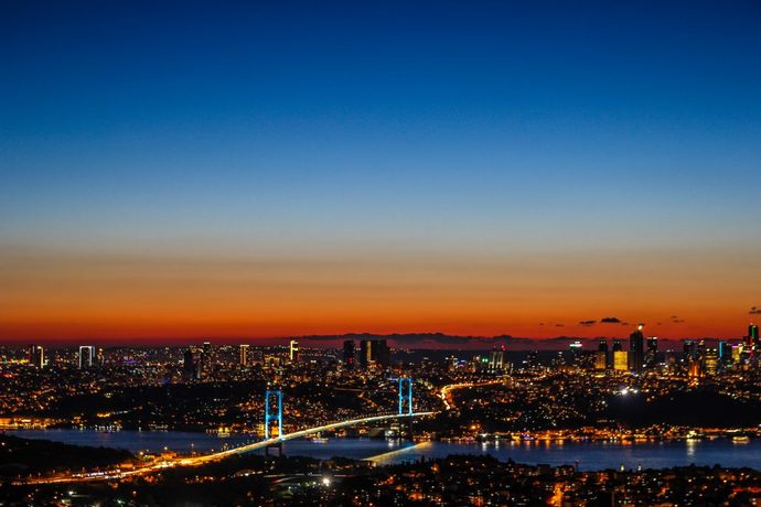 Bulunduğunuz şehrin manzarası gece mi daha güzel oluyor yoksa gündüz mü?