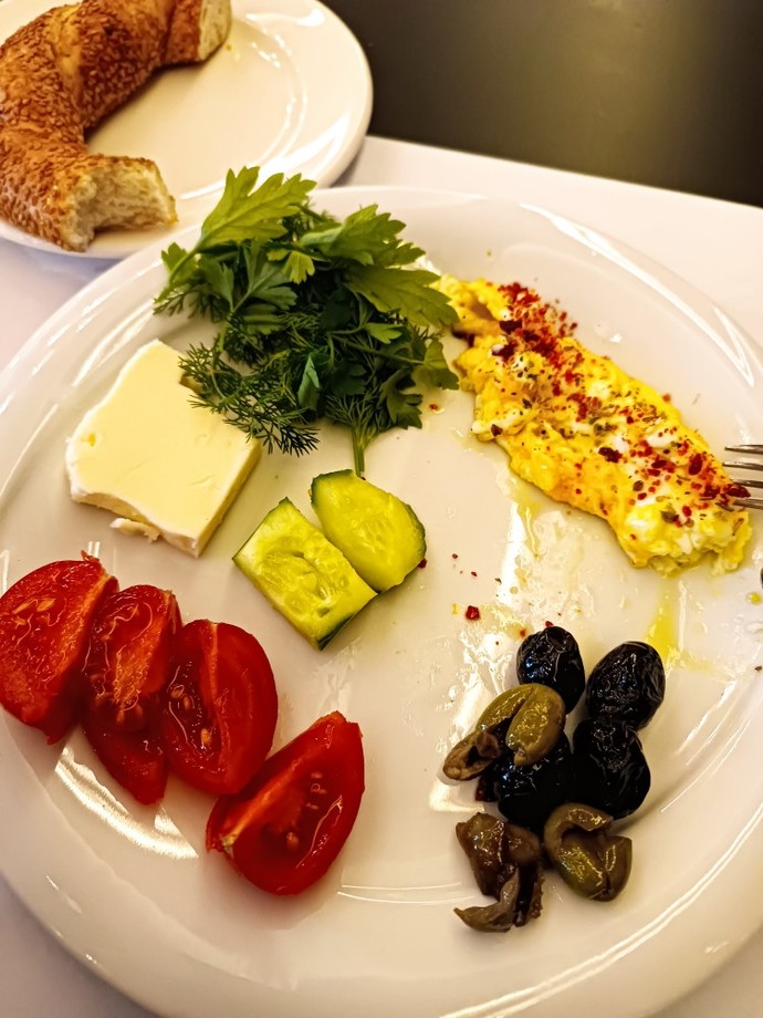 Güzel bir kahvaltı tabağında olmazsa olmalarınız nelerdir?