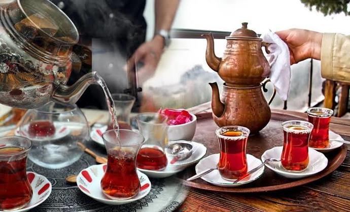 Tatlı kuru kuru pek gitmiyor! Senin tatlı keyfini zirveye çıkaran favori içeceğin hangisi?
