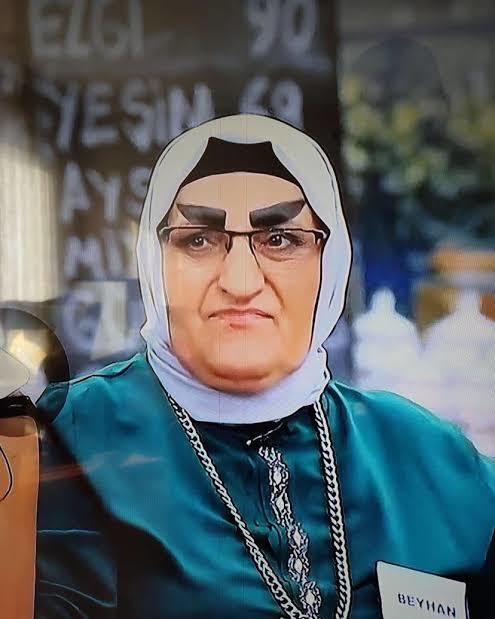Erkekler kadınların kaşlarını kalemle doldurmasına falan takılır mı dikkat eder mi?