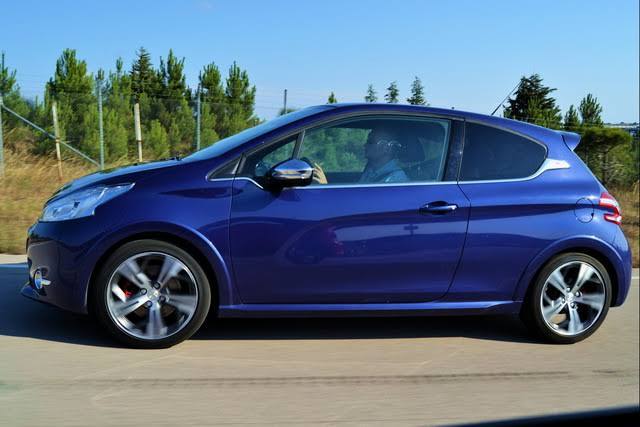 Peugeot 208 modelde en güzel renk hangisi sizce?