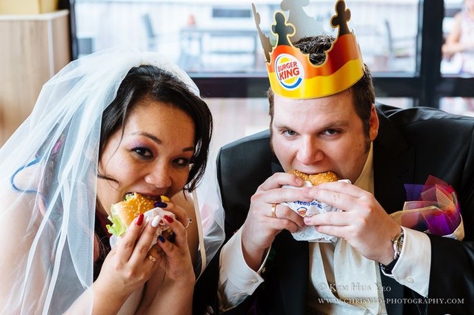 Düğünden sonra eşiniz “Gel hamburger yiyelim” dese gidip yer misiniz?