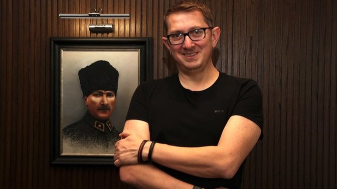 Astrofizikçi Umut Yıldız NASA’dan ayrılarak Türkiye’ye döneceğini, Hakkari'de bir bilim merkezi kuracaklarını açıkladı. Çok güzel bir gelişme değil mi?