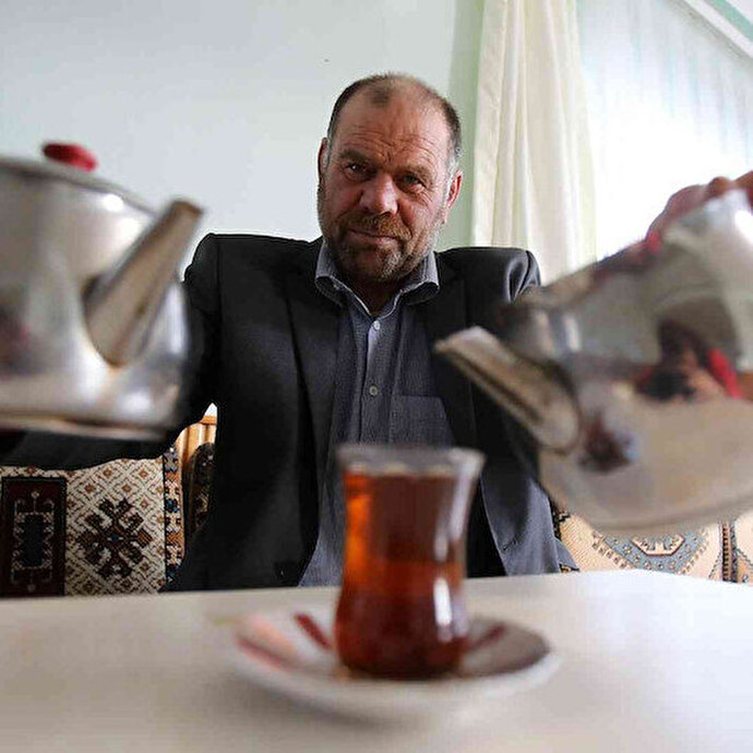 Yanında biri çay içerken çıkan sese sinir olmayan var mı?