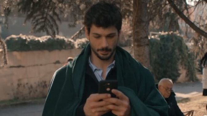 Yan tarafta çalışan kıza Instagram'dan takip isteği göndersem ayıp olur mu sizce?