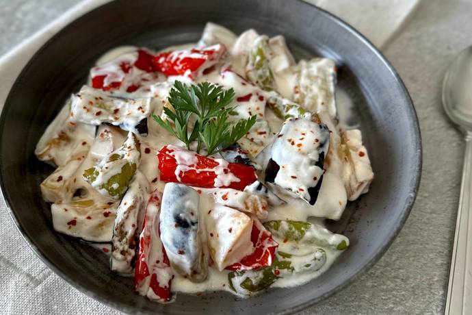 Kızartmaya domates sosu mu yoğurtlu sos mu daha çok yakışıyor ?