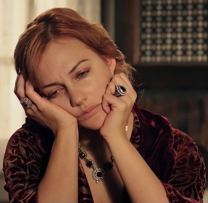Sevgilinle arkadaşlarınla buluşmadan kısa bir süre önce tartışsanız, bunu arkadaşlarınıza belli eder misiniz, anlatır mısınız?