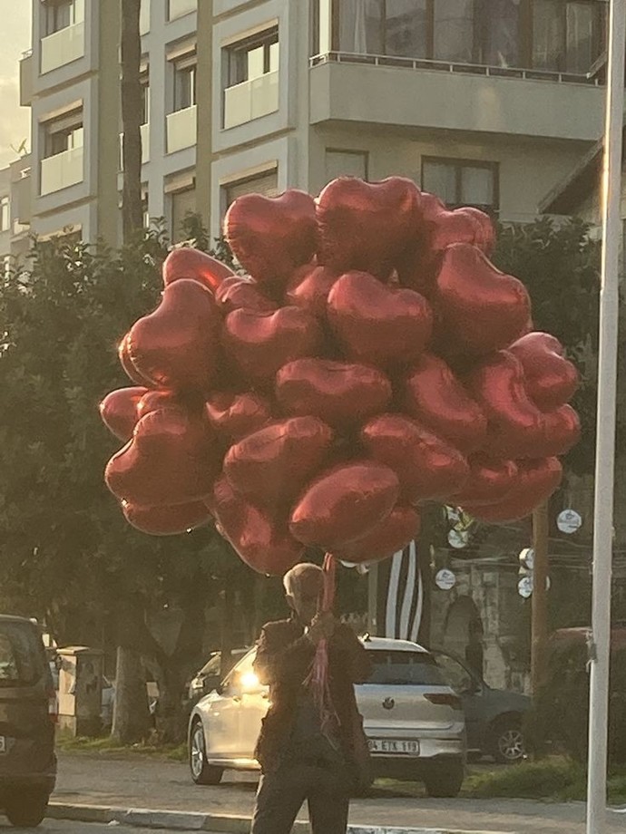 Sevgilinize hediyye aldınız ama o eliboş gelmiş o anki durumunuz ne olurdu?