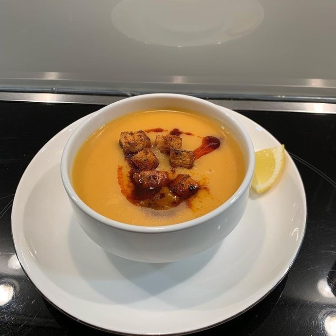 Mercimek çorbası salçalı mı, salçasız mı olmalı?