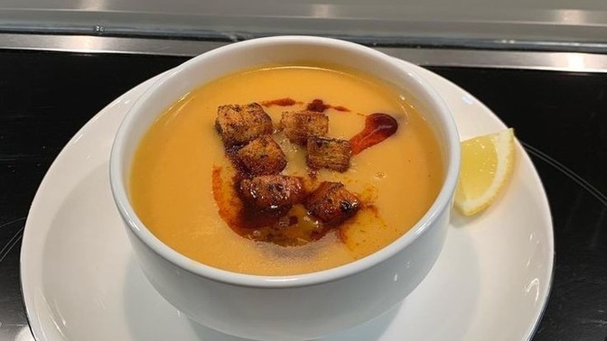 Mercimek çorbası salçalı mı, salçasız mı olmalı?