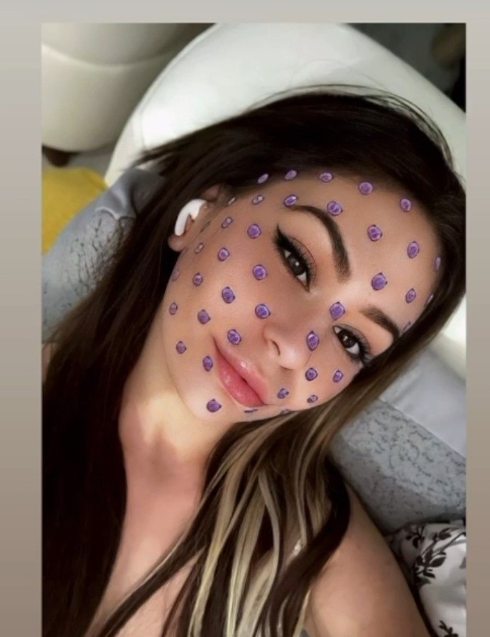 Emoji efektleriyle fotoğraf çekilir misiniz?