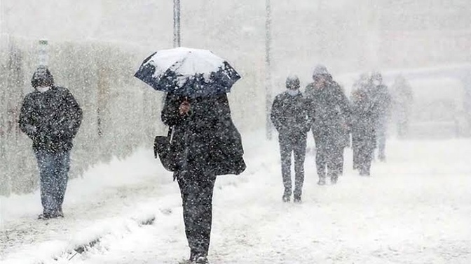 Hafta sonu için İstanbul, Bursa ve çevre illere kar uyarısı yapıldı. Sizce o beklenen an geldi mi 🤩❄️?