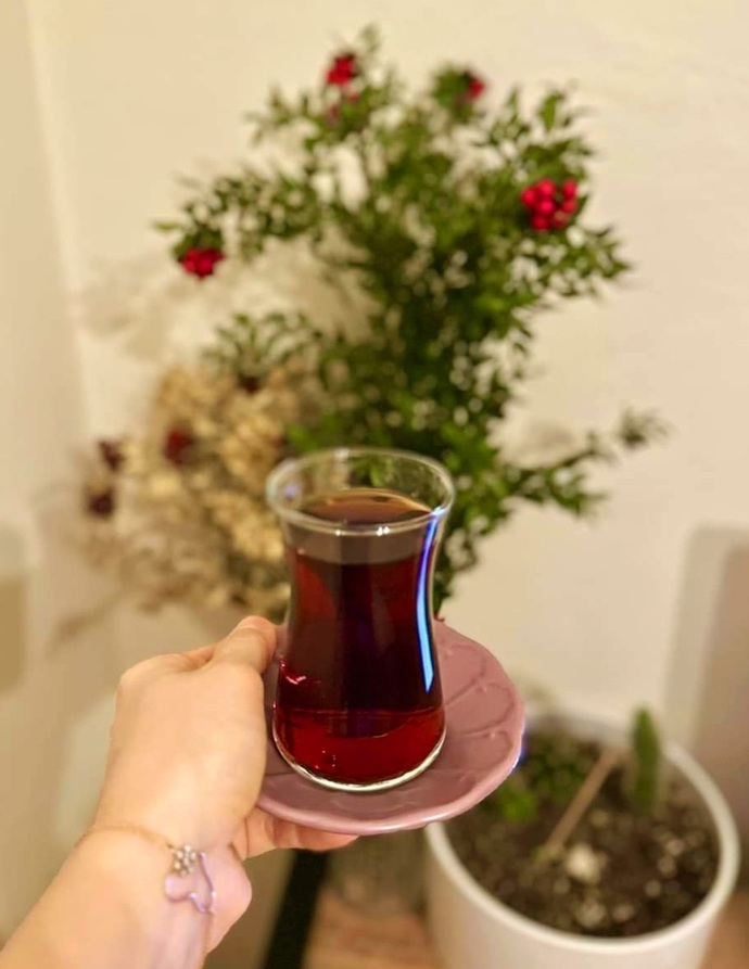 Sana Göre Çay mı Soğudu , Yoksa Çay içtiklerimiz mi Soğudu?