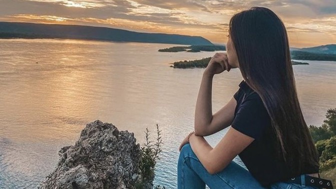İnsanların gözlerine bakarak mı, konuşmalarından mı çözersiniz güvenilir birisi olup olmadıklarını?