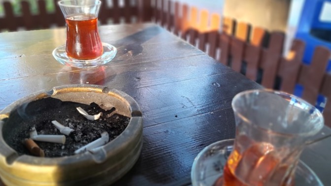 Çay - sigara mı kahve - sigara mı?