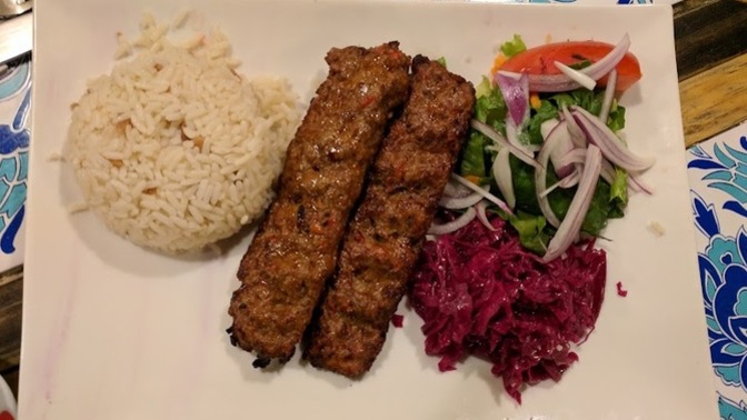 Adana kebabını pirinç pilavıyla yemek kebaba hakaret midir?
