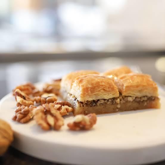 Baklava sizin için cevizli mi , fıstıklı mı olmalı?
