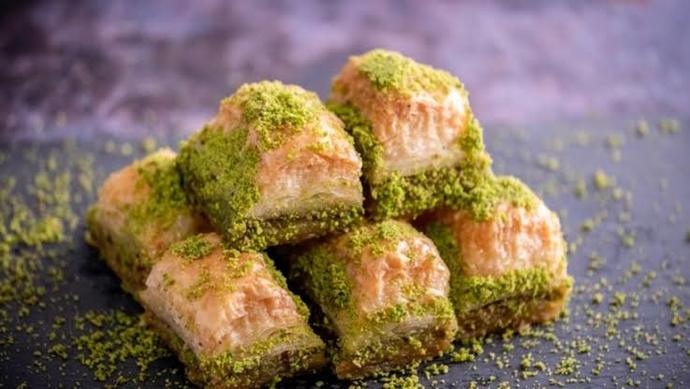 Baklava sizin için cevizli mi , fıstıklı mı olmalı?